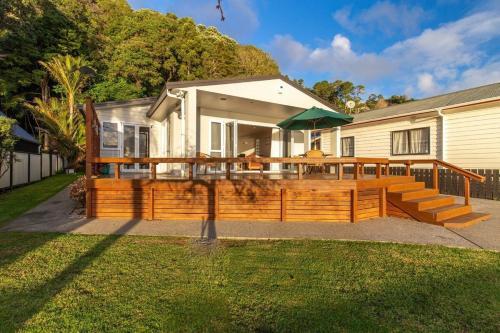 Sunsets by the Beach Waterfront Sleeps 8 in Te Puru