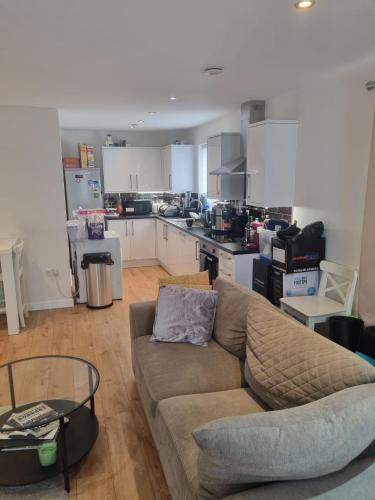 Fabulous two bedroom flat with concierge, Dagenham