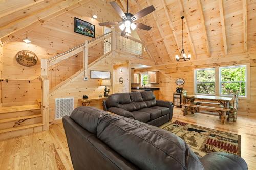 Lazy Cub Camp by American Patriot Getaways in Mt Zion