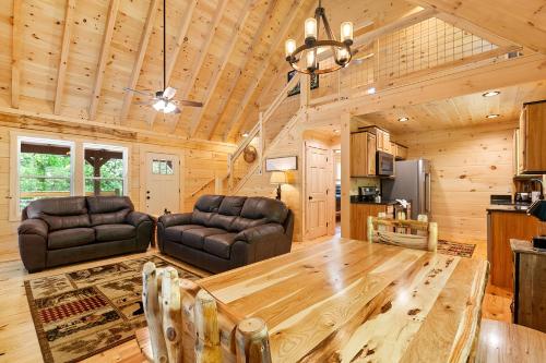 Lazy Cub Camp by American Patriot Getaways in Mt Zion