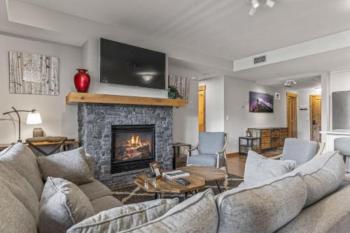 Spring Creek Condo by Canadian Rockies Vacation Rentals - Apartment - Canmore
