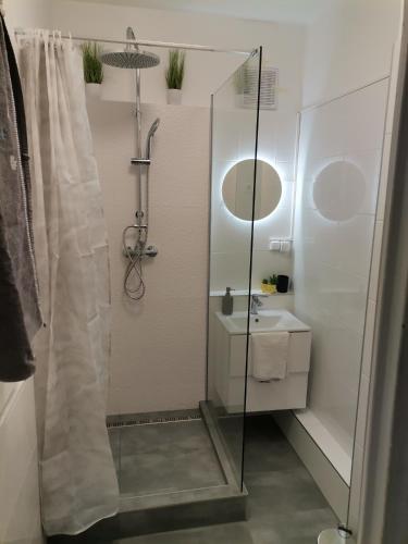 Kylpyhuone, Kata Apartman in Ispitaalja