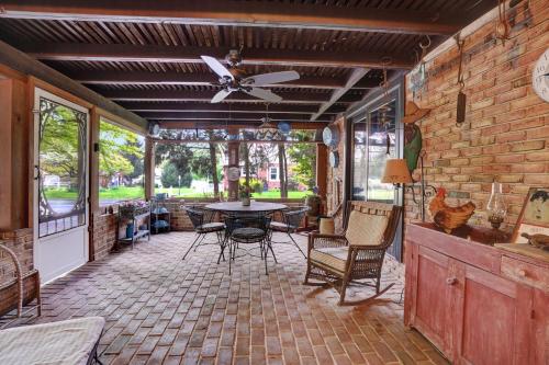 Spacious Antique Charm Home by Leavetown Vacations - image 11