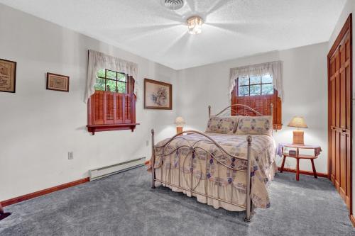 Spacious Antique Charm Home by Leavetown Vacations - image 7