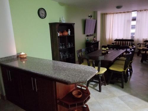 Cómodo apartamento con aire puro y vista panorámica ideal para turistas (Comodo apartamento con aire puro y vista panoramica ideal para turistas) in แอมบาโต้