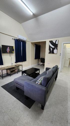 The City Escape - Central and Cozy - image 4