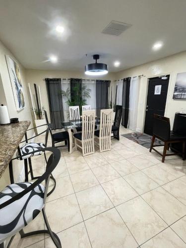 D&B Paradise Near Airport and Beaches