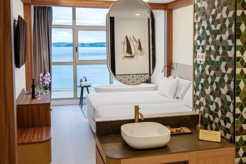 1 King Bed, Nonsmoking