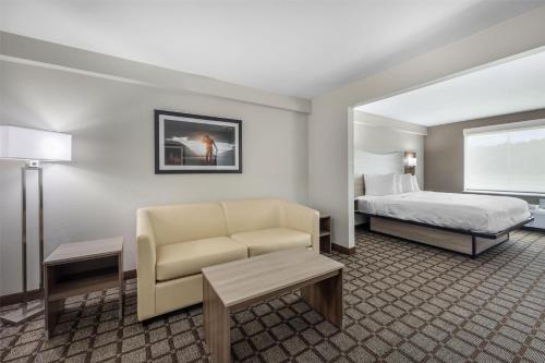 Red Roof Inn & Suites Manchester TN - image 9