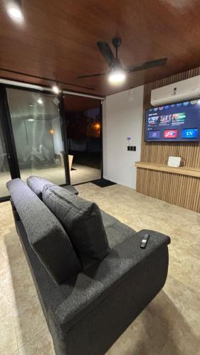 Shared lounge/TV area, Quincho y pileta para reuniones tranquilas en Roldan in Roldán