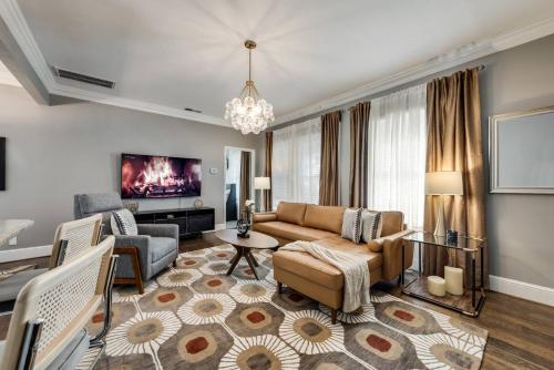 Spacious 1br Dallas Retreat Big Private Balcony
