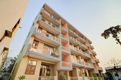 Hotel O Palace At Seventy Two Near Iskcon Temple Noida – Noida, DC