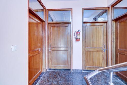 Hotel O Palace At Seventy Two Near Iskcon Temple Noida – Noida, DC