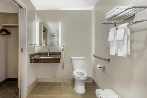Best Western Fort Lee - image 11