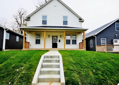 New spacious 5bedroom 4ba near Butler and Broad Ripple near Hinkle Fieldhouse