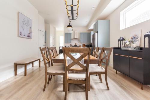 New spacious 5bedroom 4ba near Butler and Broad Ripple near Hinkle Fieldhouse