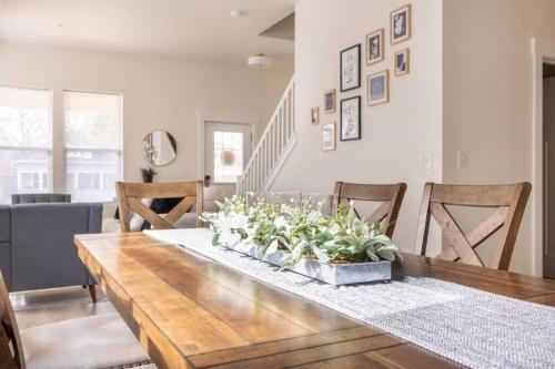 New spacious 5bedroom 4ba near Butler and Broad Ripple near Hinkle Fieldhouse