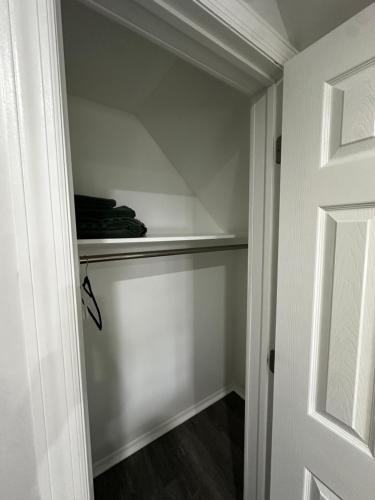 Modern & cozy Room in Queens near Train station and buses in Queens
