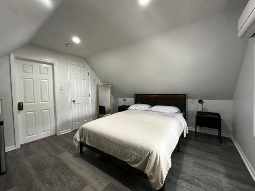Modern & cozy Room in Queens near Train station and buses in Queens