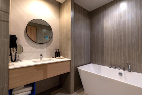 room detail thumbnail 2