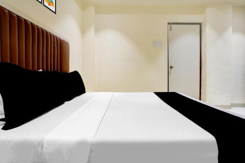Collection O Ulhasnagar Railway Station Formerly Hotel Derby – Ulhasnagar, KY