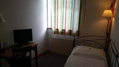 Hotel am Untreusee Hotel am Untreusee is a popular choice amongst travelers in Hof, whether exploring or just passing through. The property has everything you need for a comfortable stay. Service-minded staff will welco