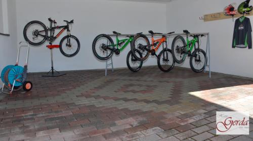 A Hotel Com Haus Gerda Guest House Fiss Austria Price