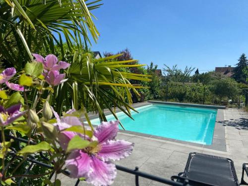 Villa "La Tourelle" avec piscine privée (Villa "La Tourelle" avec piscine privee) in อาเกอโน