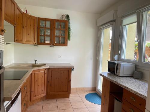 Villa "La Tourelle" avec piscine privée (Villa "La Tourelle" avec piscine privee) in อาเกอโน