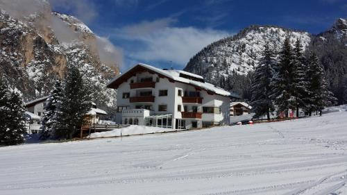 Residence Villa Funtanes - Accommodation - Selva di Val Gardena