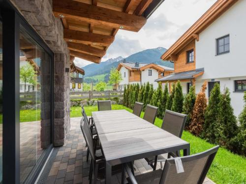 Balkon/terasa, Chalet in Niedernsill near Ski Slopes in Lengdorf