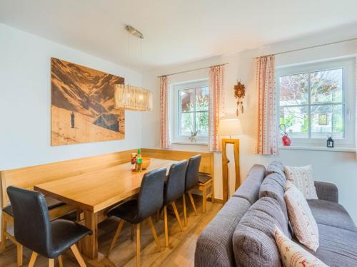 Oprema, Chalet in Niedernsill near Ski Slopes in Lengdorf