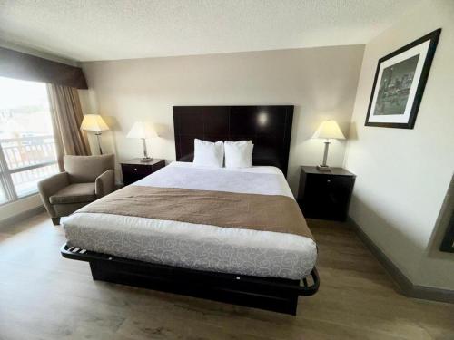 Days Inn by Wyndham St. Charles IL thumb 4