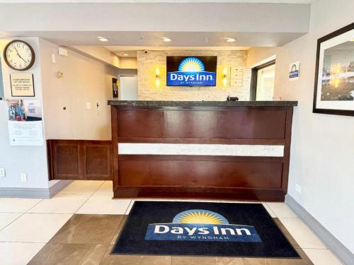 . Days Inn by Wyndham St. Charles IL