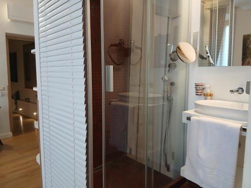 Excellent Trinity Rooms - image 12