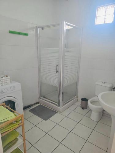 Appartement ideal, a deux pas de la mer, de la gare maritime et du centre-ville in Saint Francois