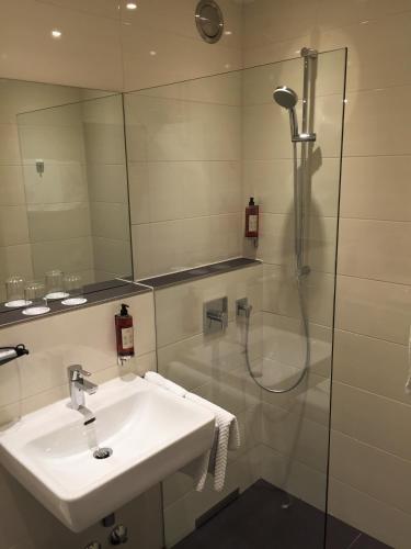 Hotel Antares München - Tap to explore photos