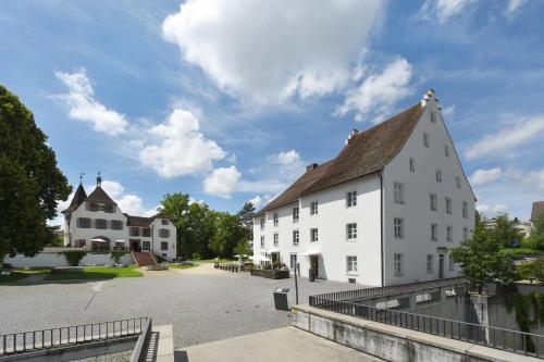  im Schlosspark, Pension in Basel bei Grellingen