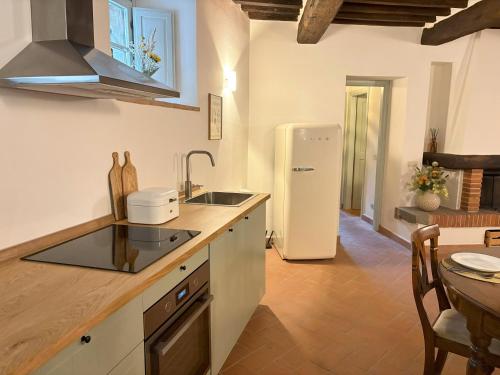 Kjøkken, 'Under the Tuscan Sun' - beautiful apartment with swimming pool near Cortona in Sant'Angelo