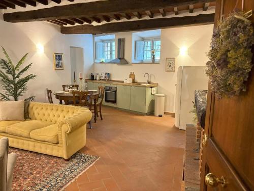 Kjøkken, 'Under the Tuscan Sun' - beautiful apartment with swimming pool near Cortona in Sant'Angelo