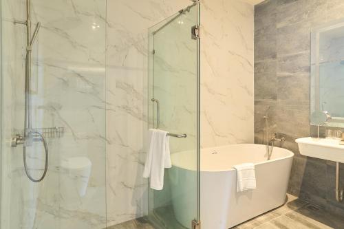room detail thumbnail 2