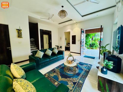 HICH STAYS & ViLLAS - 4BHK LUSH PARADISE