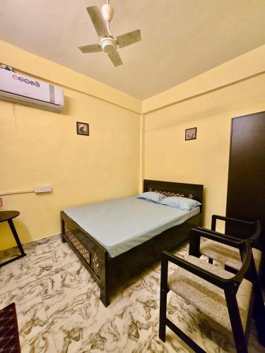 1 queen bed, 1 double bed