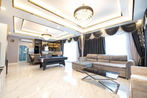Pool Villa Pattaya •3BR • Slide • Karaoke in Khao Mai Keaw