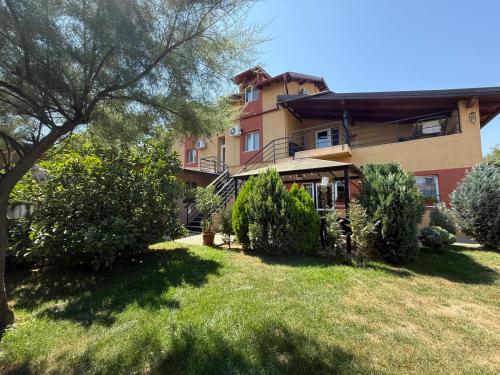 Exterior view of Pensiunea Vladut Timisoara