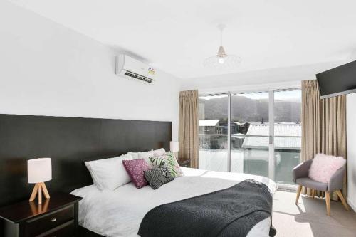 เดอะอพอลโล่อพาร์ตเมนท์ (The Apollo Apartment) in เกรทโอเชียนโร้ด อะพอลโล เบย์