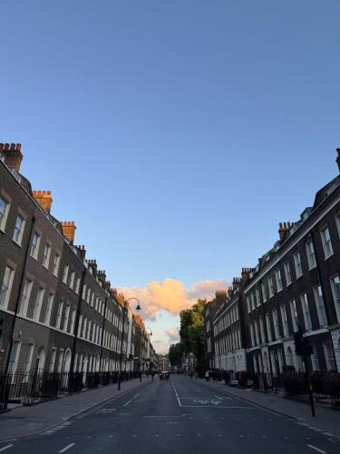 Cosy Soho Corner - Central London Apartment, London