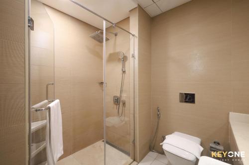 Sophisticated One Bedroom with Full Marina View - image 4