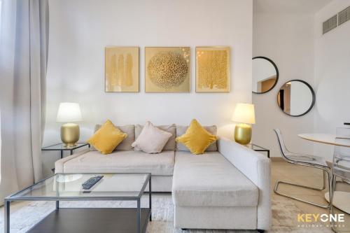 Sophisticated One Bedroom with Full Marina View - image 13