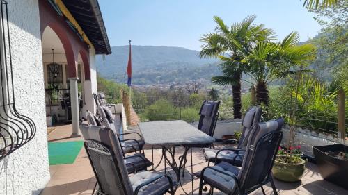 Balkon/terasa, Doppelzimmer mit Gemeinschaftsbad - und Küche (Doppelzimmer mit Gemeinschaftsbad - und Kuche) in Croglio